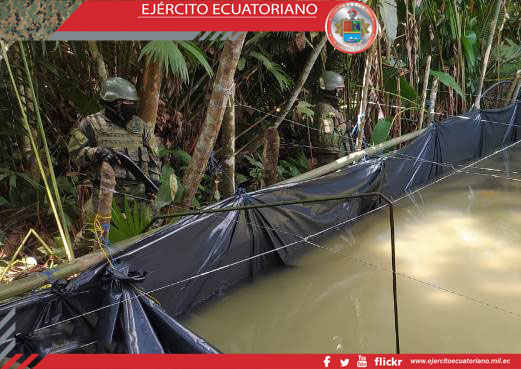 Militares localizaron piscina artesanal con combustible en Shushufindi
