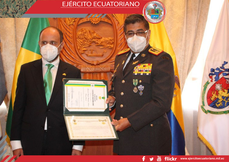 Ejército de Brasil entrega reconocimientos a oficiales ecuatorianos
