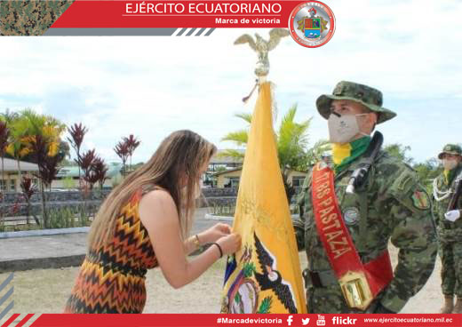 Gobernación de la provincia de Pastaza condecoró el estandarte de la Brigada de Selva N.° 17