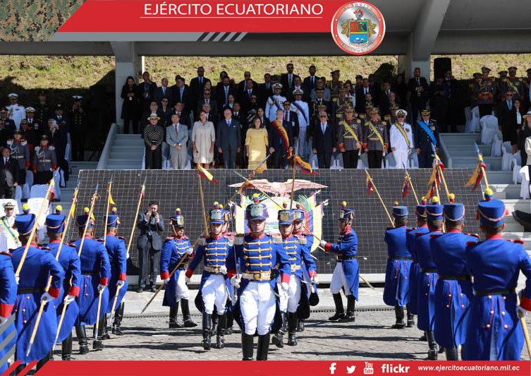 Ceremonia militar en el Templo de la Patria