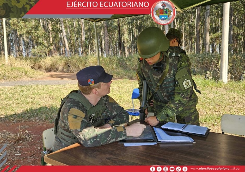 Cadetes del tercer año militar realizan entrenamiento en operaciones urbanas.