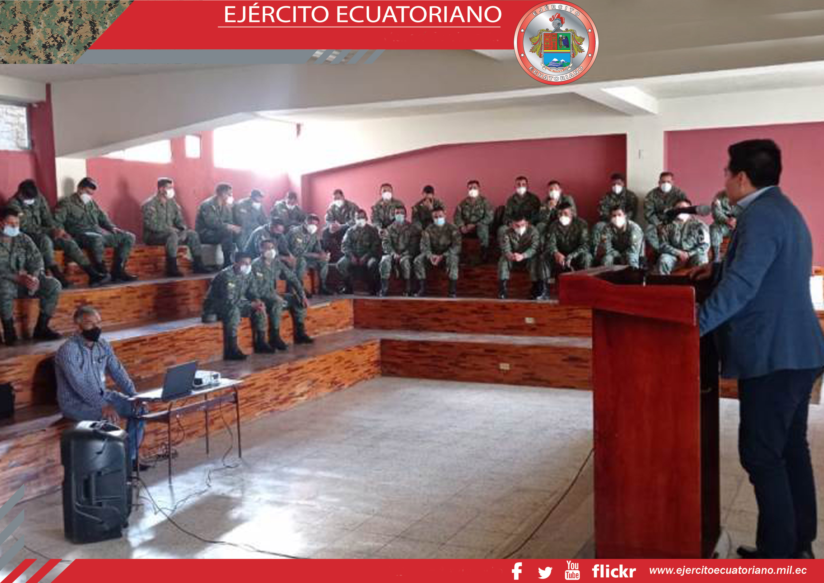 Personal militar participa en un conversatorio para prevenir el consumo del alcohol