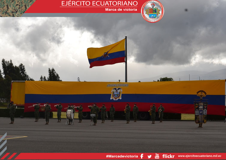 Ejército Ecuatoriano celebra Día de la Bandera Nacional