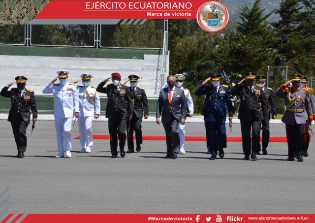 Ejército Ecuatoriano realizó ceremonia de ascenso de suboficiales mayores y graduación de soldados