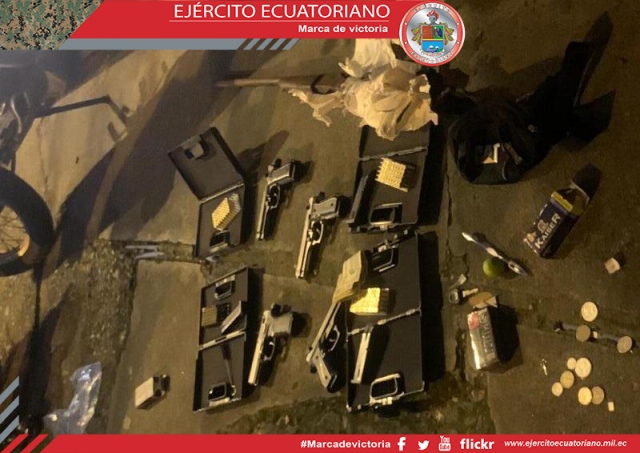 Militares incautan armamento en Lago Agrio