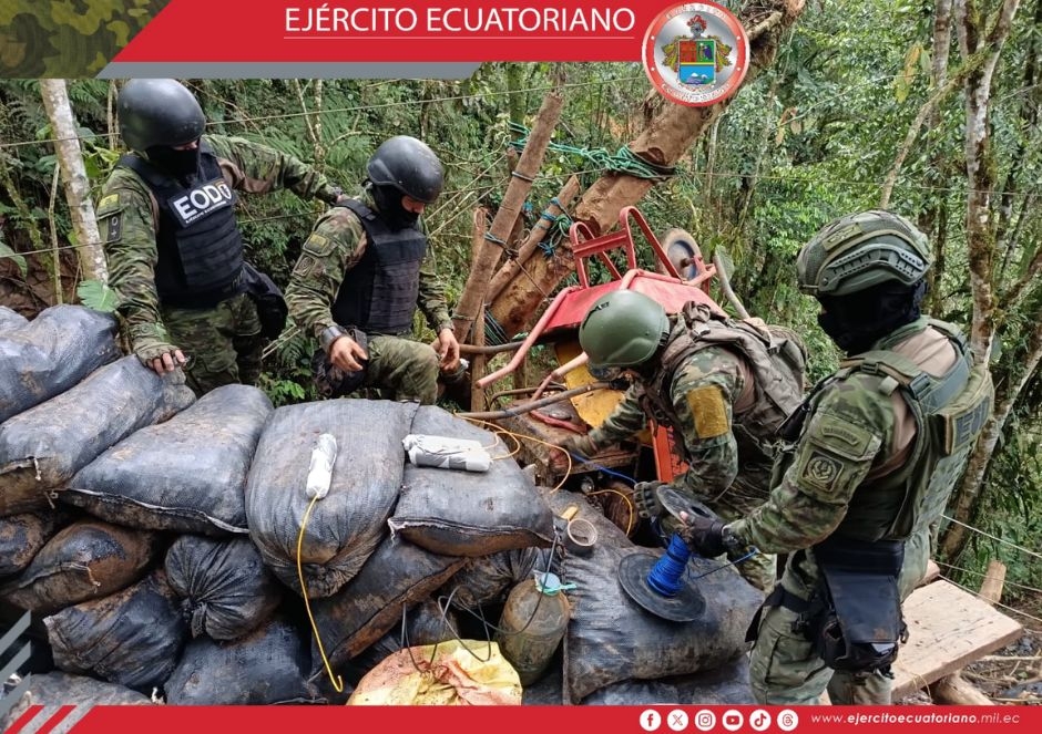 Operaciones militares contra la minería ilegal en Chical