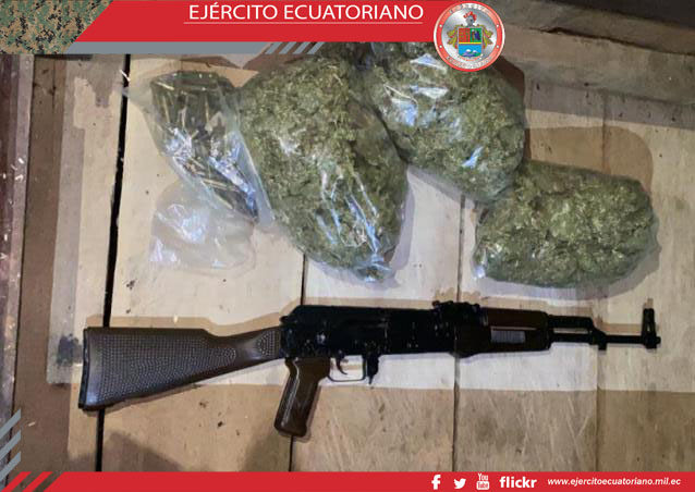 Personal militar decomisó armamento y sustancias sujetas a fiscalización