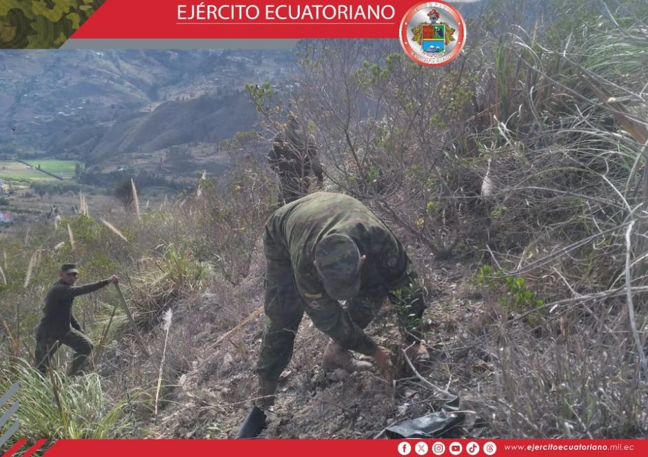 Soldados ayudan a mejorar el medio ambiente en Paute
