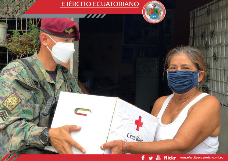 Personas de escasos recursos reciben ayuda en Quevedo