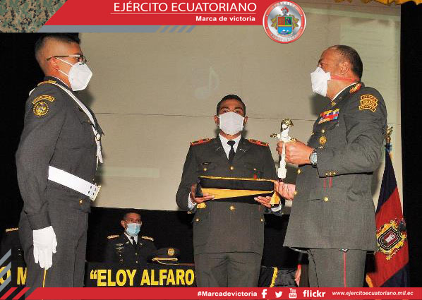 Colegio Militar N.° 1 Eloy Alfaro realiza reconocimiento académico a estudiantes