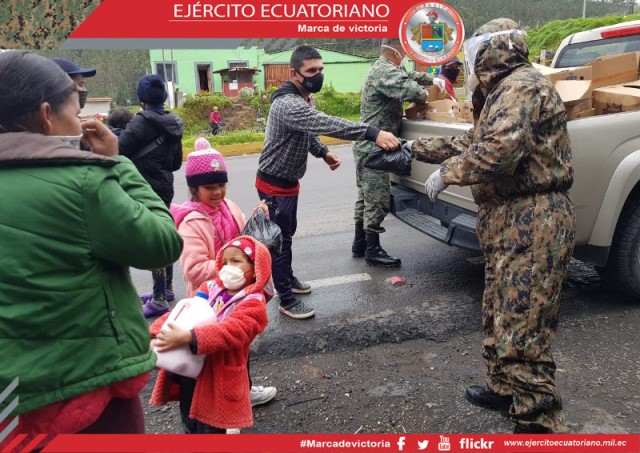 Militares llegan con ayuda solidaria para migrantes