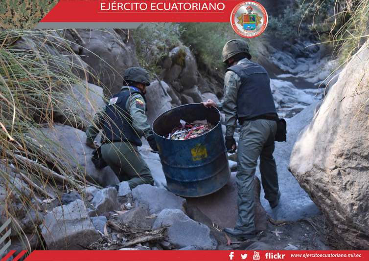 Ejército Ecuatoriano destruyó material explosivo y pirotecnia decomisado en Chimborazo