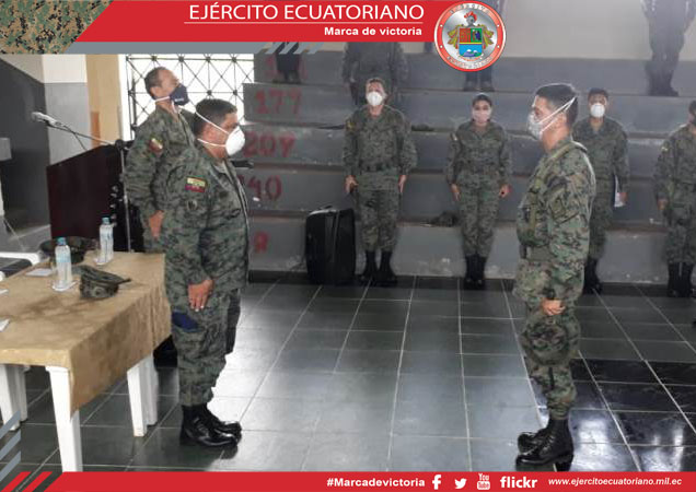 Comandante de la III.D.E. Tarqui visita Batallón Gualaquiza