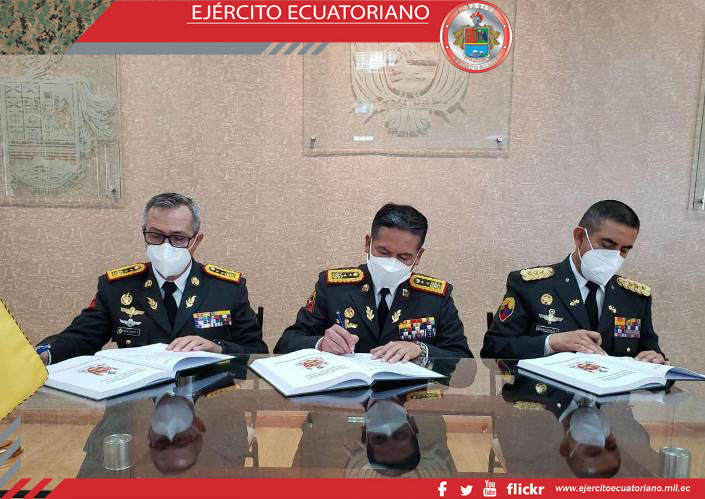 Academia de Guerra del Ejército firmó un convenio con la Universidad de Fuerzas Armadas-ESPE