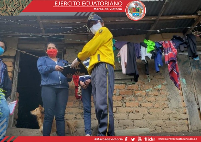 Cadetes del Colegio Militar N.° 1 Eloy Alfaro demuestran su solidaridad