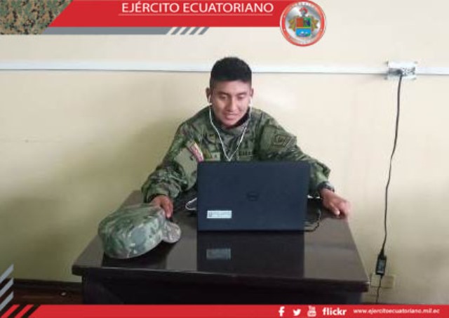 Cadetes de la Esmil trabajan en proyecto de vinculación con estudiantes de centros educativos de Quito