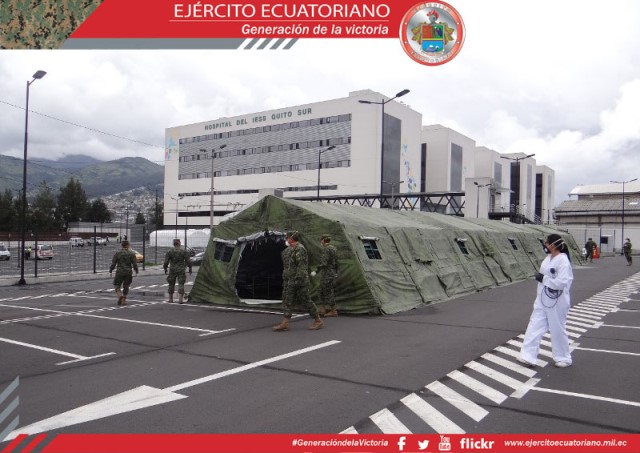 Militares instalan área para pacientes de Covid-19 en el Hospital IESS Quito Sur