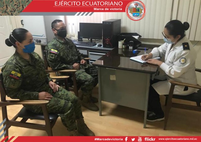 Madres y militares a tiempo completo