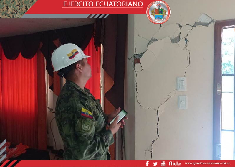 Cuerpo de Ingenieros del Ejército realiza evaluación técnica de viviendas tras sismo en Esmeraldas