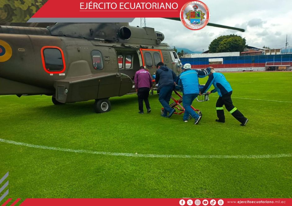 Ejército Ecuatoriano realiza evacuación aeromédica para salvar la vida de un adulto mayor
