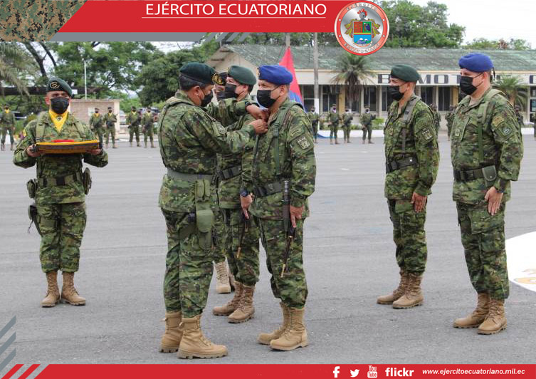 Comandante General del Ejército participa en ceremonia de cambio de mando de la II División de Ejército Libertad y se reúne con personal militar