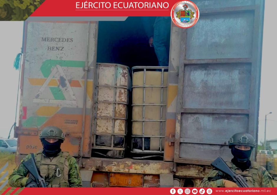 Ejército Ecuatoriano realiza operación contra el tráfico ilegal de hidrocarburos