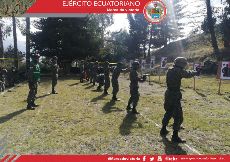 Cadetes de la Esmil reciben instrucción de tiro