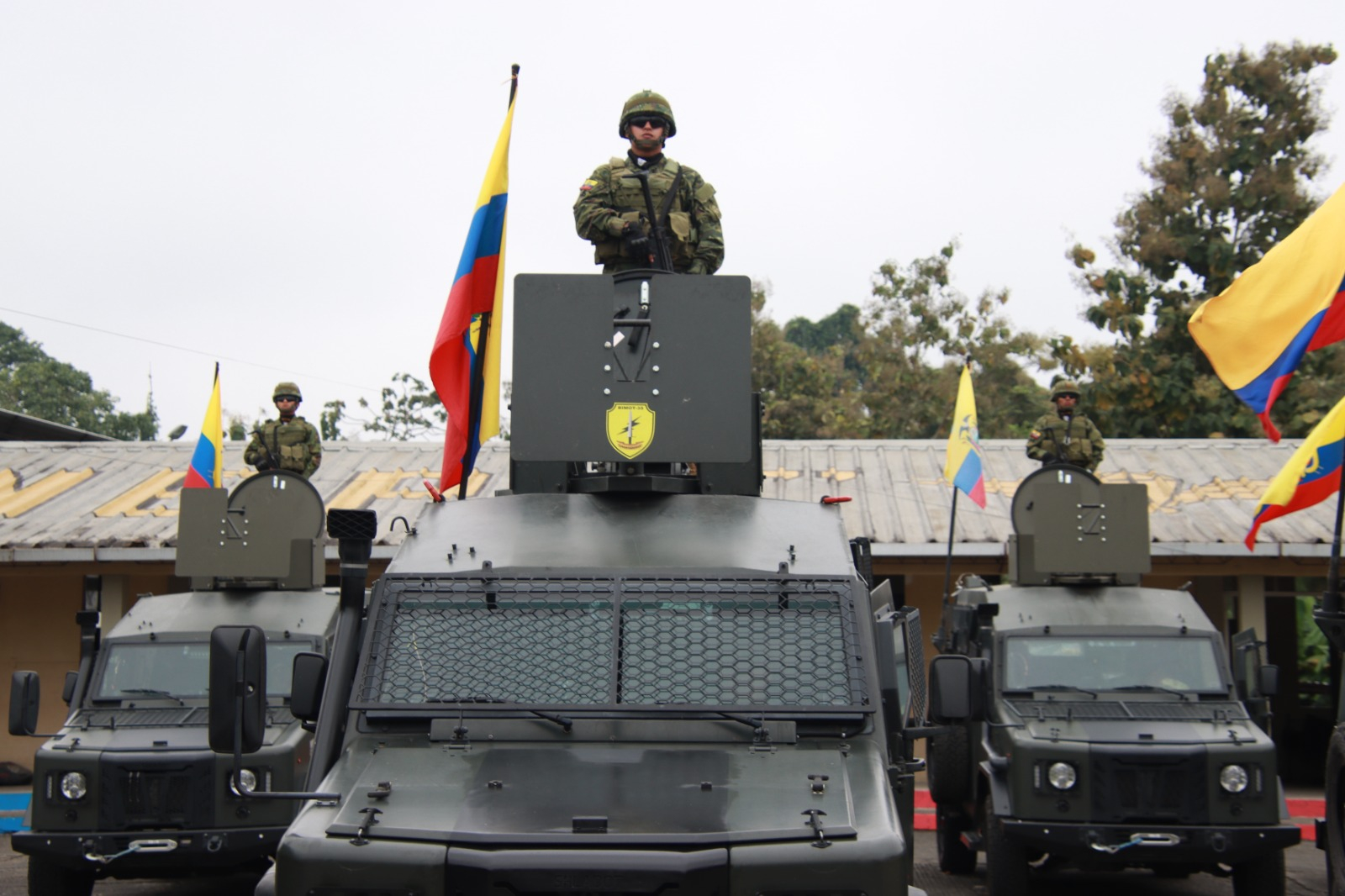 Fuerzas Armadas recibe vehículos blindados en Quevedo