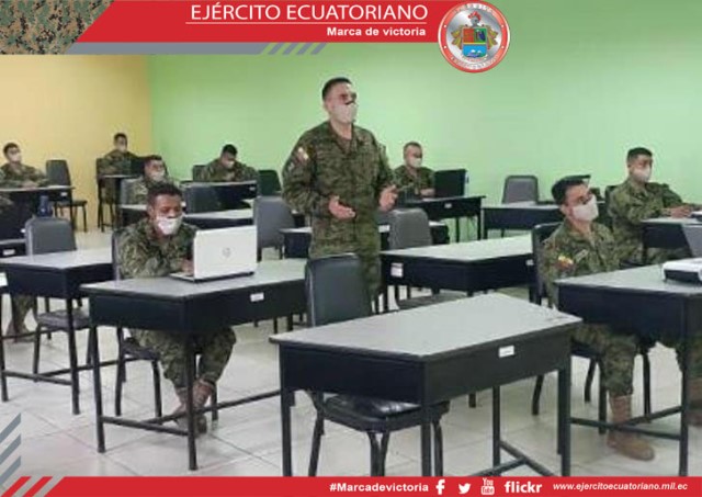 Instructores de la Escuela de Artillería participan en una capacitación para mejorar el proceso de enseñanza-aprendizaje
