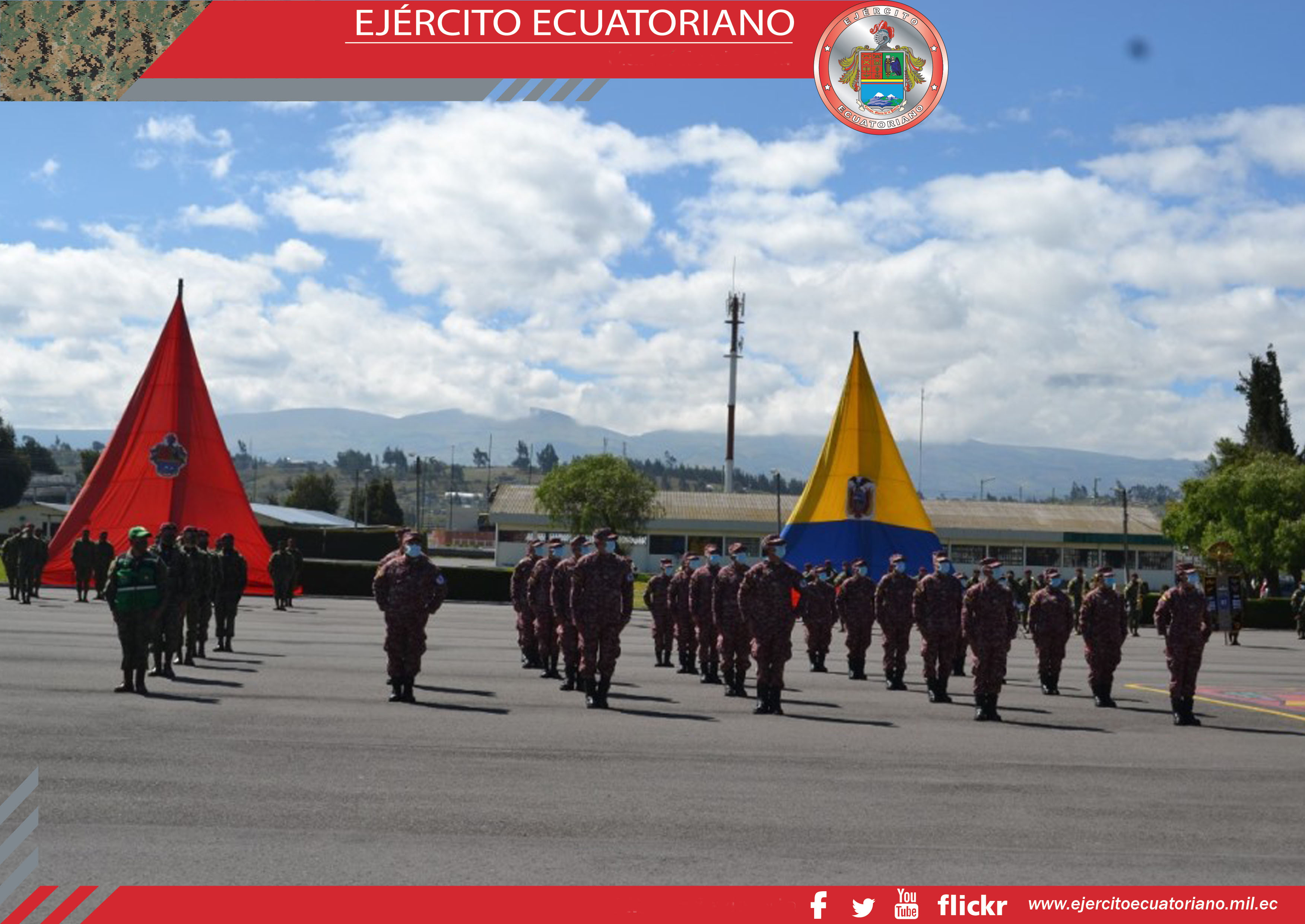 Miembros del Cuerpo de Bomberos de Quito son capacitados por personal militar