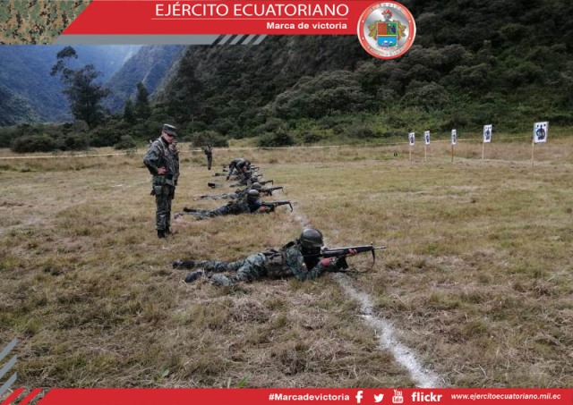 Cadetes de la Esmil reciben instrucción de tiro y explosivos en Ibarra