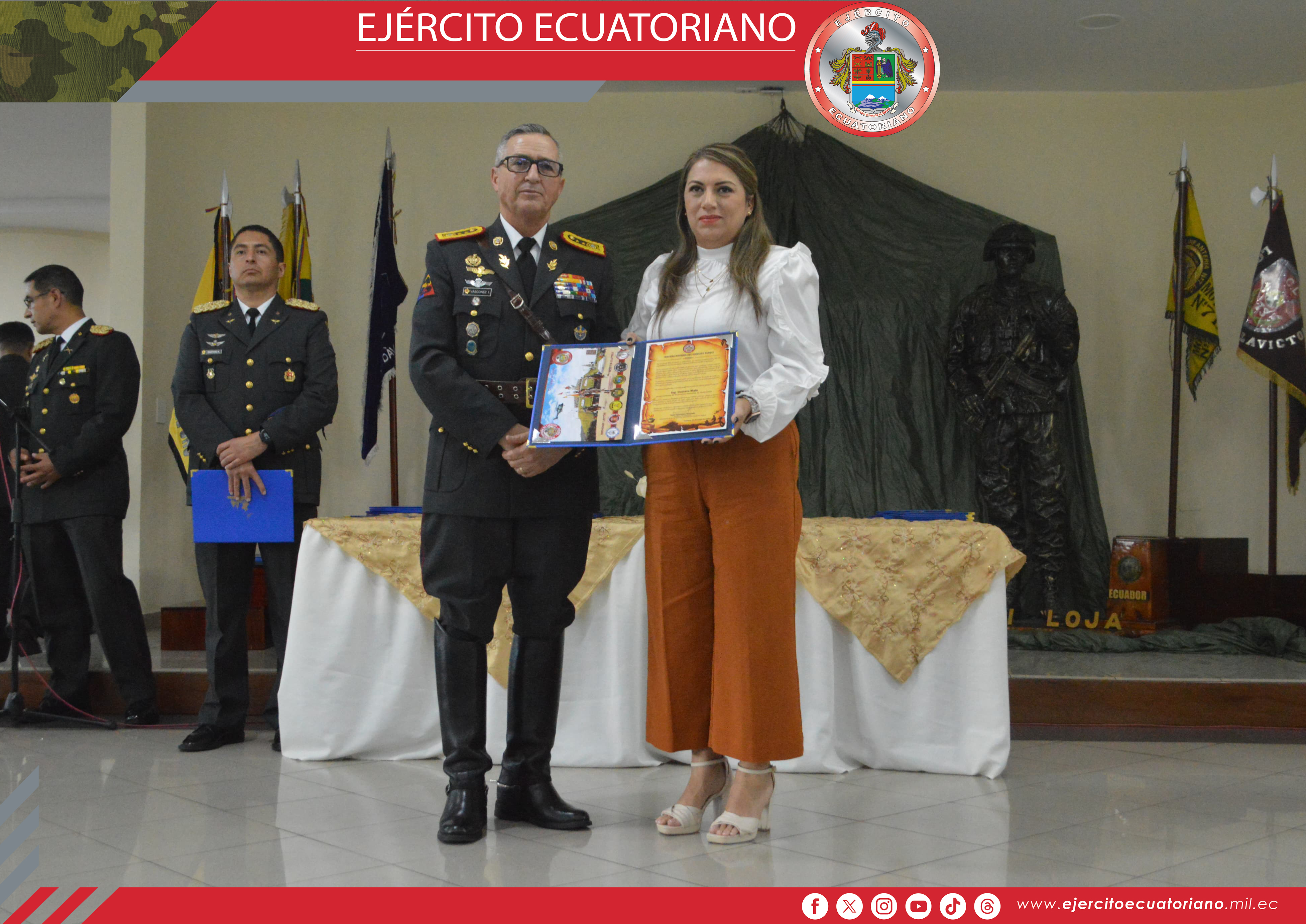 Militares realizan reconocimiento a las instituciones públicas  y privadas de las provincias de Azuay y Cañar