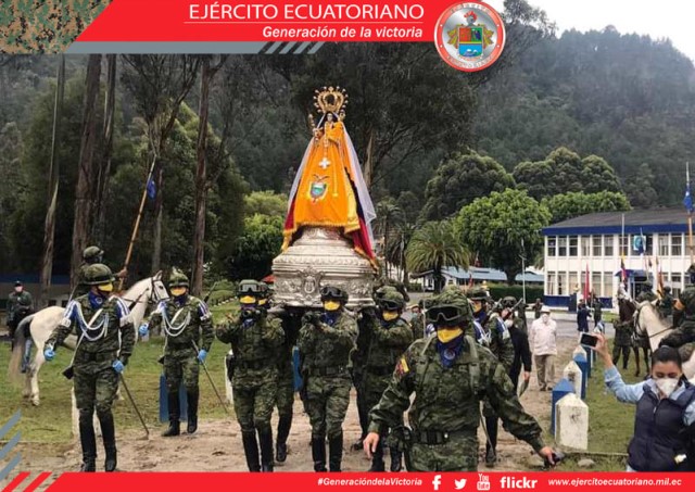 Virgen de El Cisne sobrevuela la ciudad de Loja