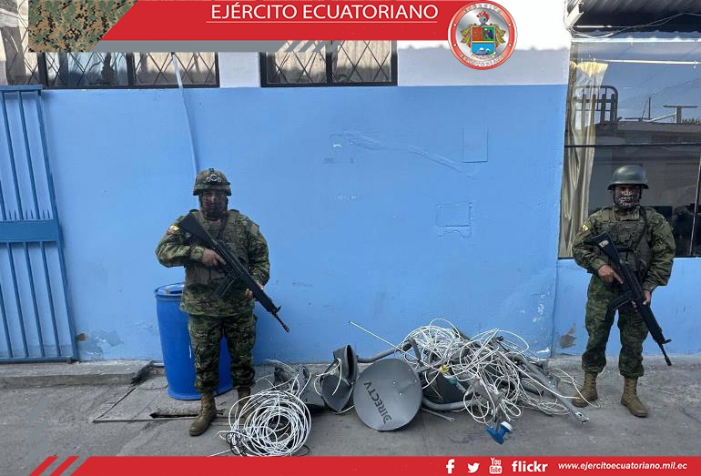 Militares retiran cables de internet y de telefonía de las cárceles
