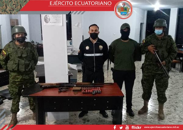 En Santo Domingo de los Tsáchilas se decomisó armas y municiones