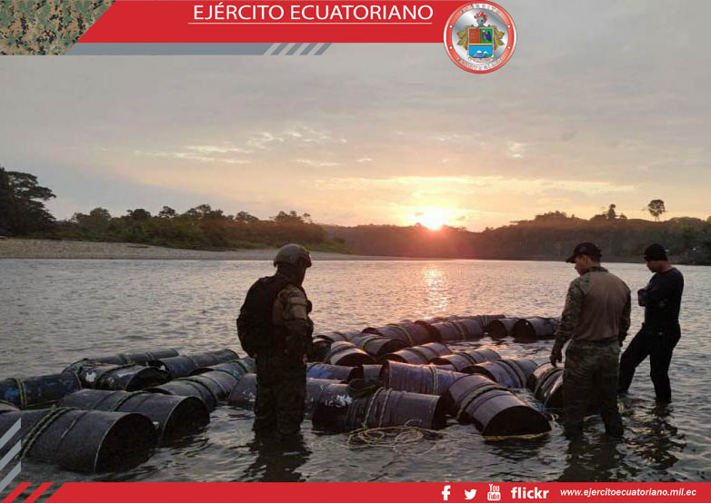 Militares incautan tanques de acetona y gasolina en Sucumbíos