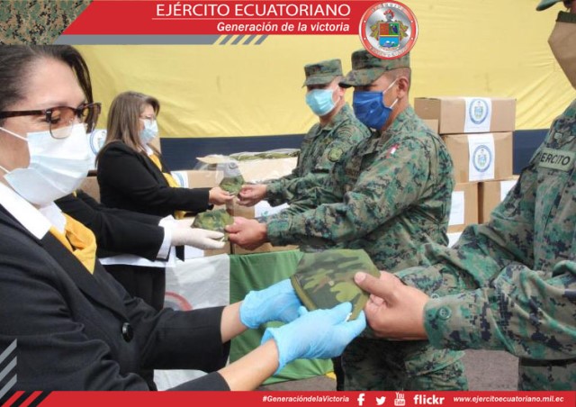 Fundación Virgen de la Merced entregó mascarillas a personal del Ejército