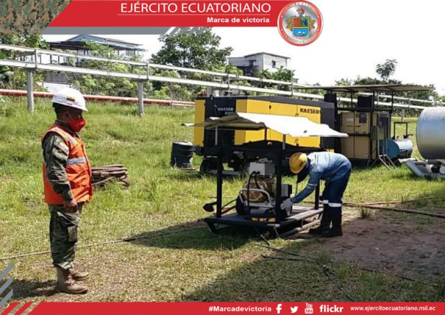 Técnicos del Cuerpo de Ingenieros del Ejército trabajan en mantenimiento del SOTE