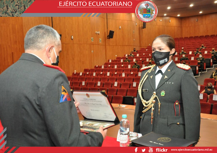 Academia de Guerra del Ejército finaliza cursos de perfeccionamiento