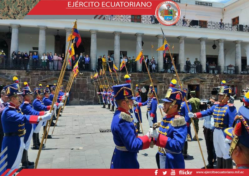 En la Plaza Grande se realizó ceremonia de Relevo de Guardia