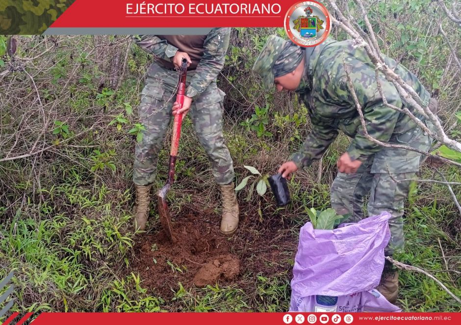 Personal militar colabora en jornada de reforestación en Celica