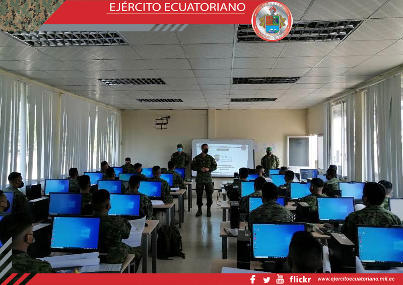 Soldados de la promoción Cbop. Gonzalo Montesdeoca rinden pruebas para curso de ascenso