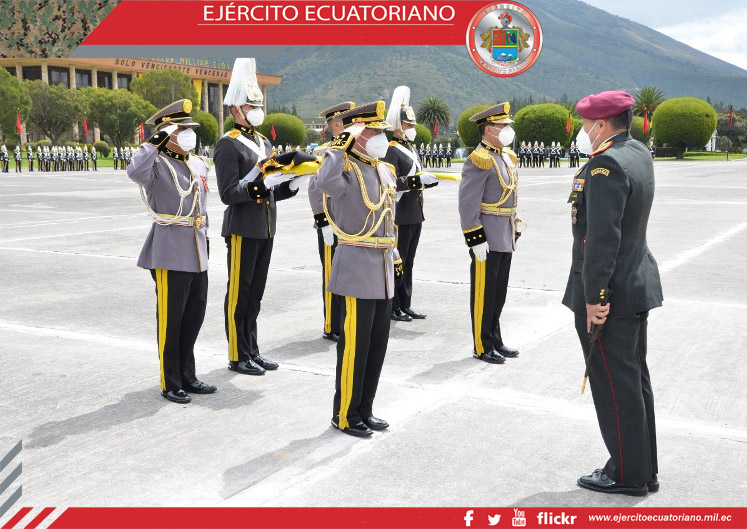 La Escuela Superior Militar Eloy Alfaro realizó ceremonia de cambio de mando
