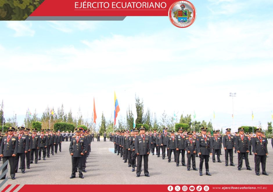 Reconocimiento profesional a suboficiales primeros en la Escuela de Formación de Soldados