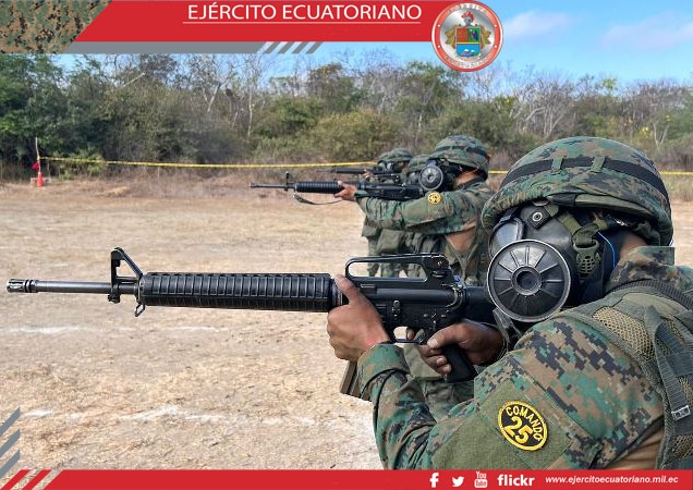 Alumnos del Curso de Comandos realizan entrenamiento de tiro en Playas