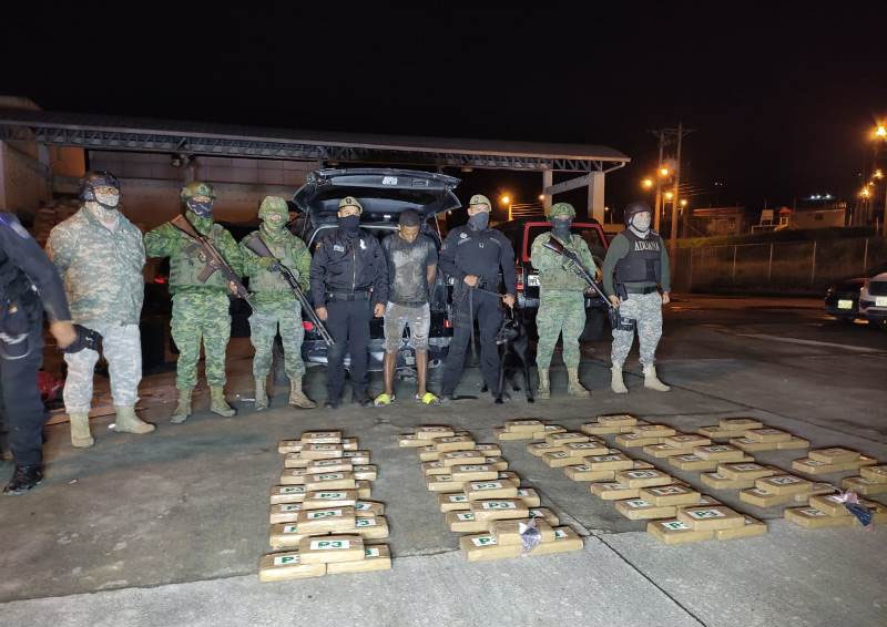 Militares incautaron sustancias sujetas a fiscalización en Carchi