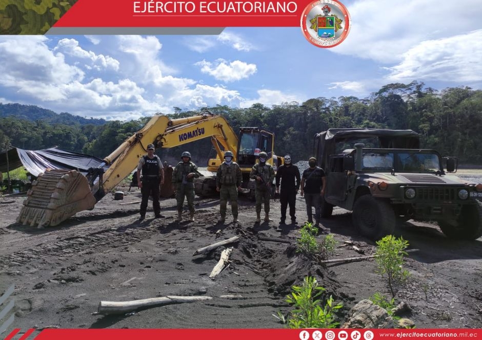 Operación militar inhabilita maquinaria contra la minería ilegal en Tiwintza