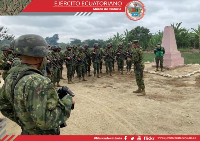 Nuevos subtenientes y soldados realizan reconocimiento en la frontera con Perú