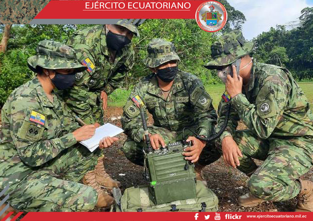 Brigada Napo realiza mantenimiento del sistema de comunicaciones en la frontera norte
