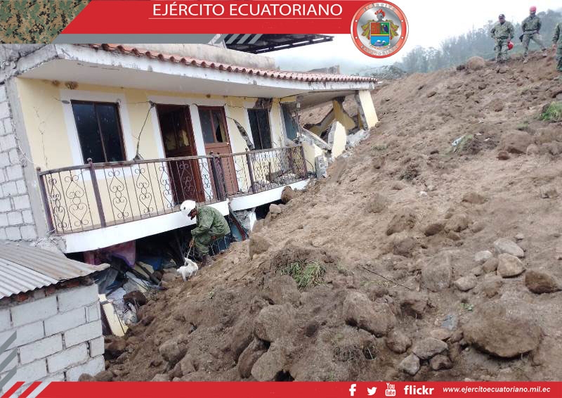 Ejército realiza labores de evacuación, búsqueda y rescate en Alausí